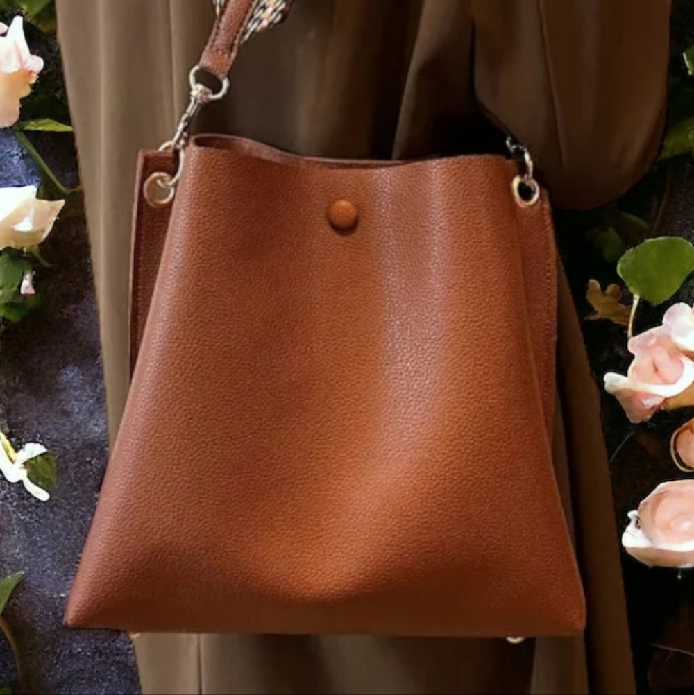 NWT Womens Unbranded Elegant Brown Leather Tote Bag